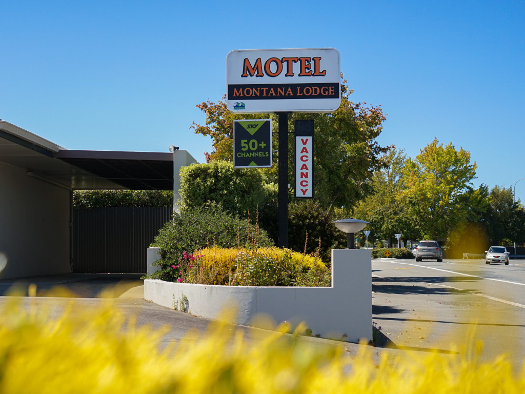 Montana Lodge Motelgate Garden IMG 7613 min